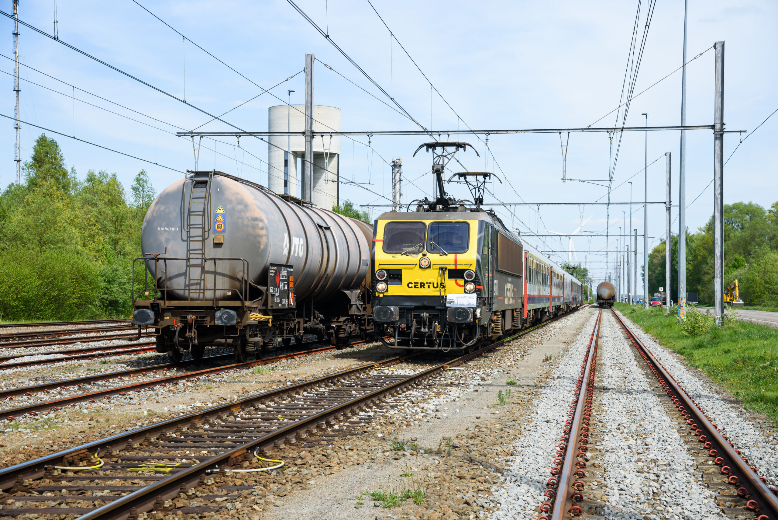 190425 - Eric Verstraeten - Under industrial wires met Certus HLE 2707 & HLE 2731 2025-04-19 - 76 (3) 190425 Eric Verstraeten Under Industrial Wires Met Certus Hle 2707 & Hle 2731 2025 04 19 76 (3)